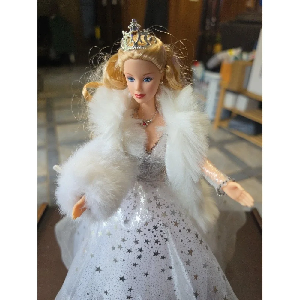 Special Edition 2001 Holiday Christmas‎ Barbie White Silver Dress w Stars Tiara